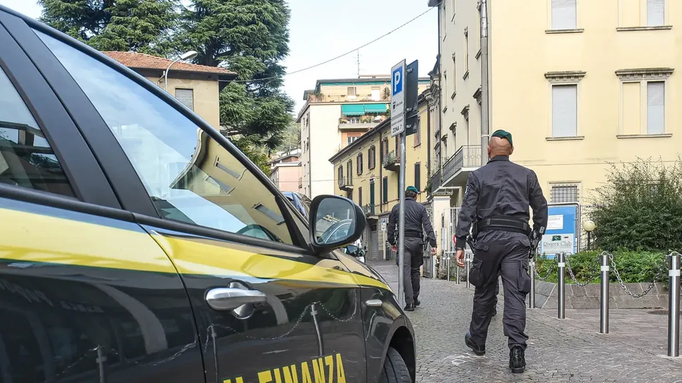 La Guardia di finanza indaga sulla presunta truffa sui superbonus La Guardia di finanza indaga sulla presunta truffa sui superbonus