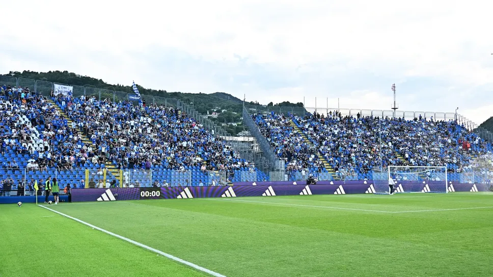 La curva degli azzurri alla Como Cup La curva degli azzurri alla Como Cup