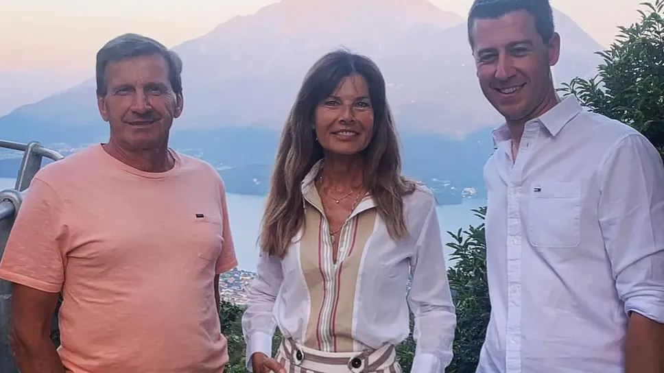Federica Moro a Garzeno con il marito e, a destra, il sindaco