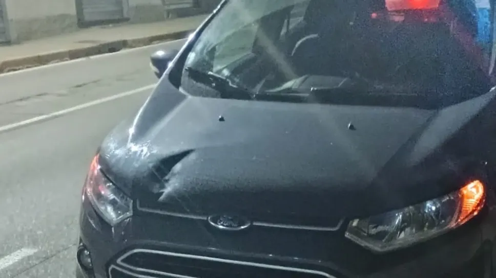 L’auto che ha investito il piccolo: si vedono i segni dello scontro L’auto che ha investito il piccolo: si vedono i segni dello scontro
