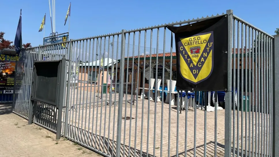 L’ingresso al centro sportivo nella zona di competenza del Gso Castello Città di Cantù L’ingresso al centro sportivo nella zona di competenza del Gso Castello Città di Cantù