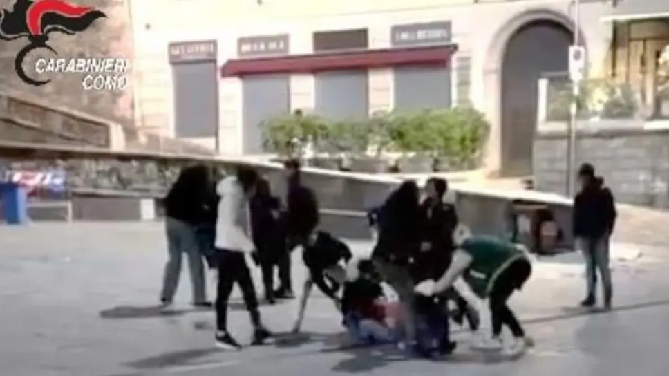 Quattro ragazzi accusati di tentato omicidio dopo il pestaggio in piazza Garibaldi il 21 dicembre 2024