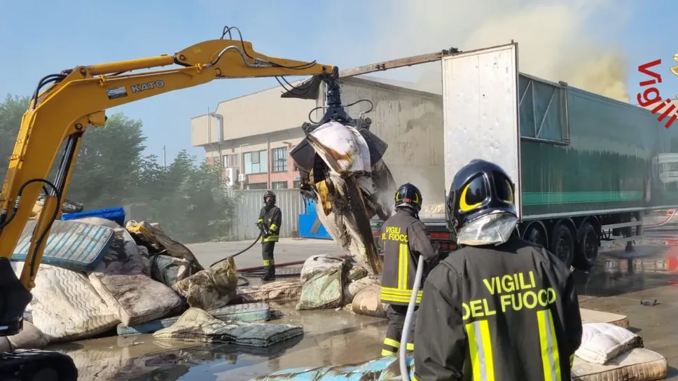 I materassi andati a fuoco il giorno di Ferragosto