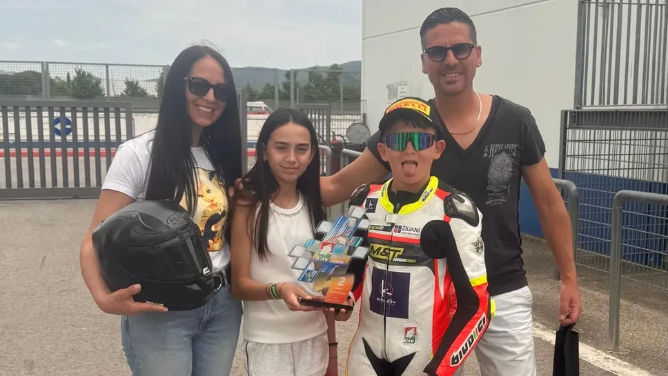 Nicola Danzi, con mamma Luana, papà Tiziano e sorella Noemi Nicola Danzi, con mamma Luana, papà Tiziano e sorella Noemi