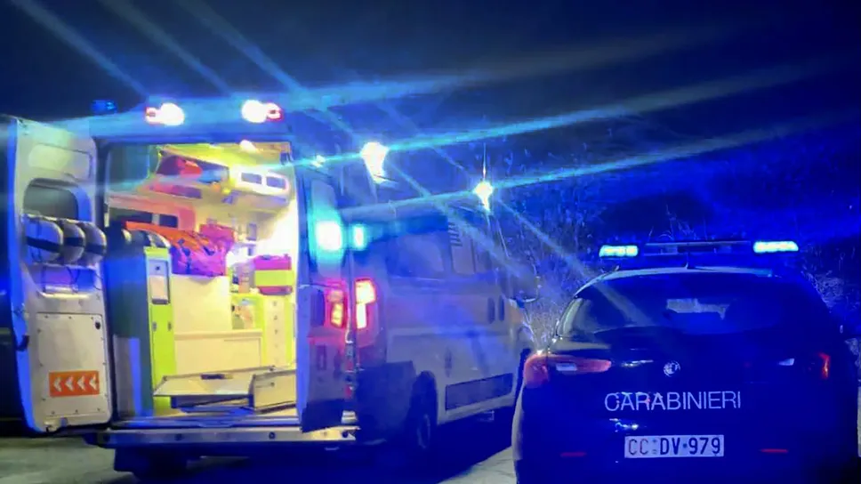 L'arrivo dei carabinieri, che ora stanno cercando di ricostruire l’accaduto (Bartesaghi) L'arrivo dei carabinieri, che ora stanno cercando di ricostruire l’accaduto (Bartesaghi)