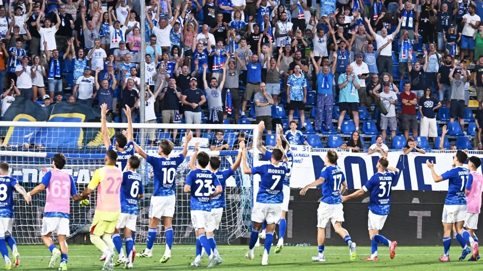 C’è sempre più feeling tra i tifosi azzurri e la squadra di Cesc Fabregas