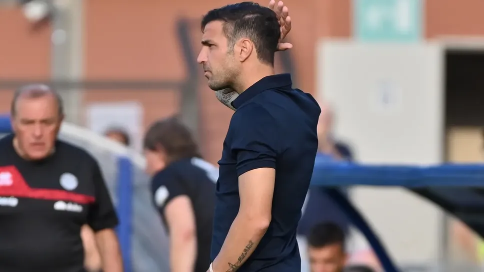 Cesc Fabregas sembra guardare in direzione degli eventuali nuovi arrivi