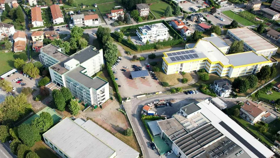 Da sinistra, il liceo Fermi e l’Istituto Sant’Elia