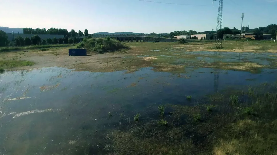 Lo sgradito laghetto che sta esacerbando i residenti