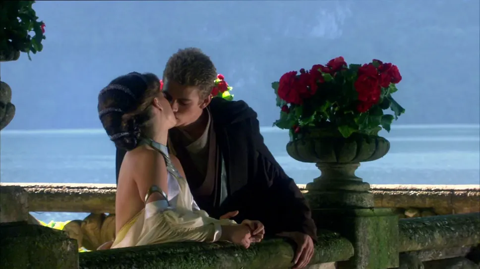 “Star Wars”: il bacio tra Nathalie Portman e Hayden Christensen a Villa del  Balbianello