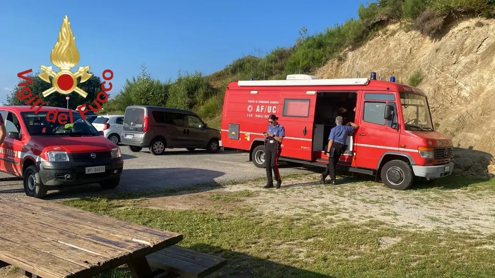 Le ricerche dei vigili del fuoco Le ricerche dei vigili del fuoco
