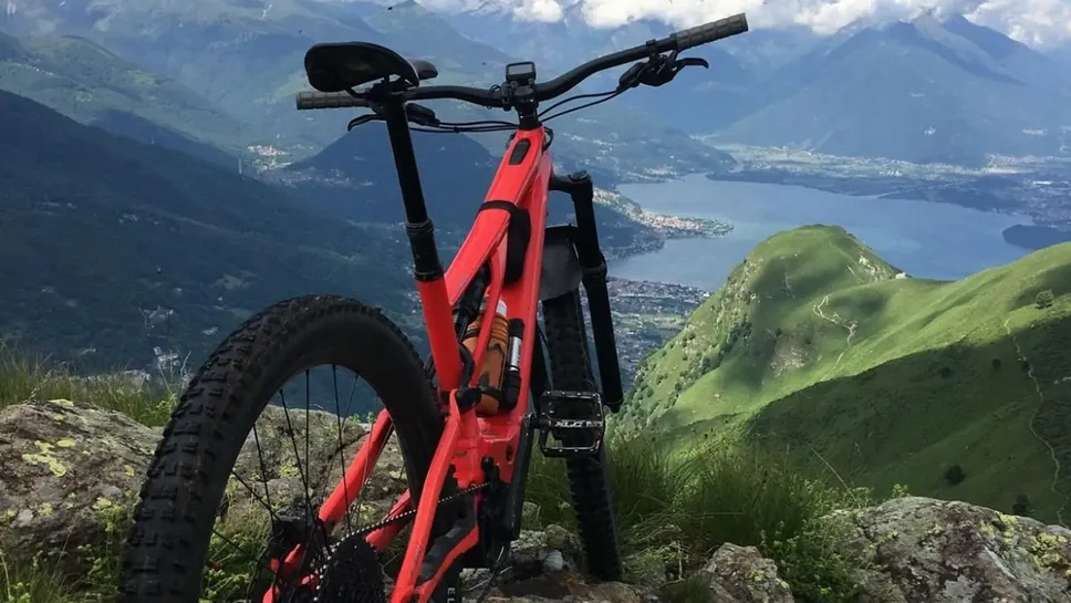 Immagine di cicloturismo nel Comasco. Immagine di cicloturismo nel Comasco.