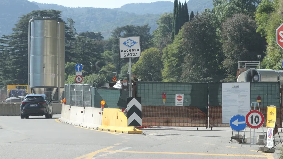 L’ingresso del cantiere della Variante a Griante L’ingresso del cantiere della Variante a Griante