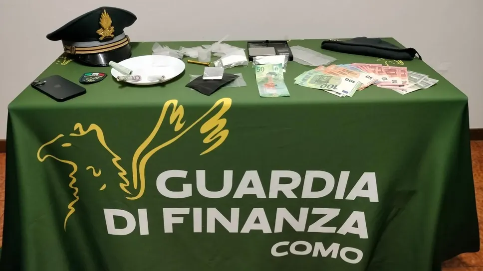 Il materiale sequestrato dalla Guardia di finanza Il materiale sequestrato dalla Guardia di finanza