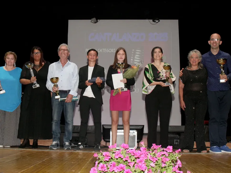 Foto di gruppo per i premiati