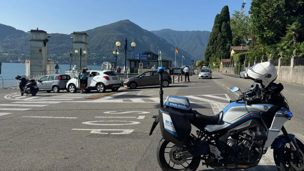 I controlli della Polstrada al pontile dei traghetti di Griante Cadenabbia