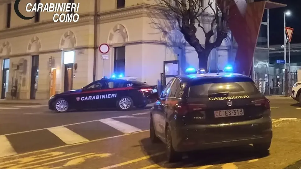 Sono subito intervenuti i carabinieri della stazione di Erba Sono subito intervenuti i carabinieri della stazione di Erba