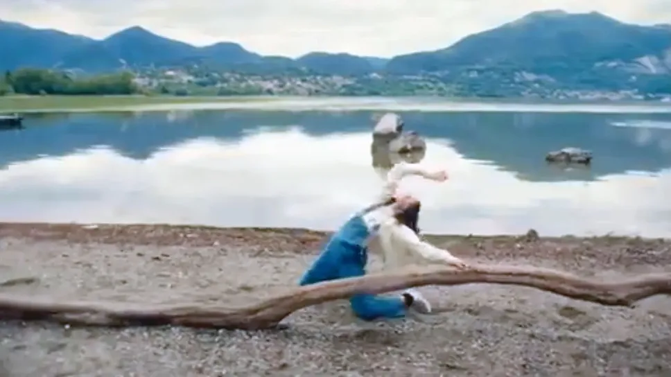 La ragazza che balla sulle sponde del lago di Pusiano La ragazza che balla sulle sponde del lago di Pusiano