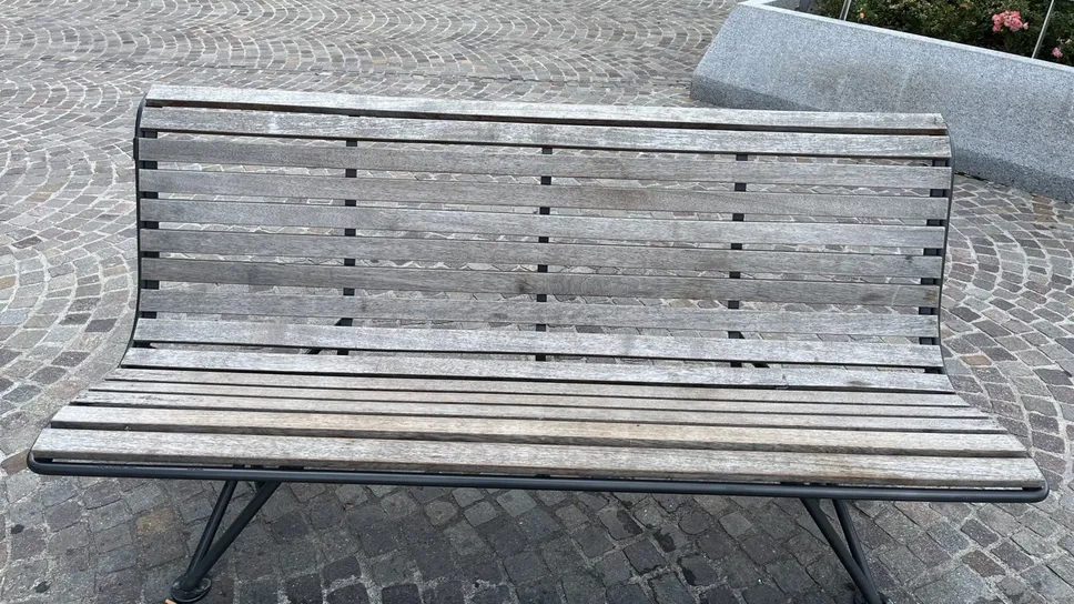 La situazione delle panchine a un anno di distanza dalla loro installazione La situazione delle panchine a un anno di distanza dalla loro installazione