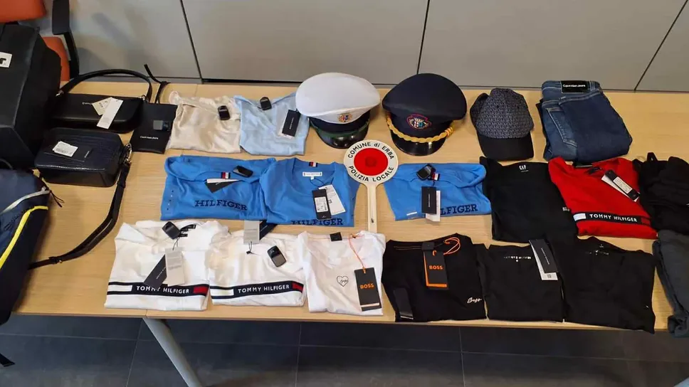 La refurtiva recuperata dalla Polizia locale di Erba La refurtiva recuperata dalla Polizia locale di Erba