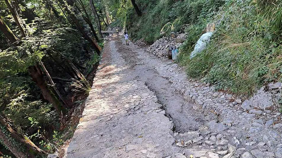 L’obiettivo è di rendere più “camminabile” e sicuro in sesto il fondo dissestato L’obiettivo è di rendere più “camminabile” e sicuro in sesto il fondo dissestato