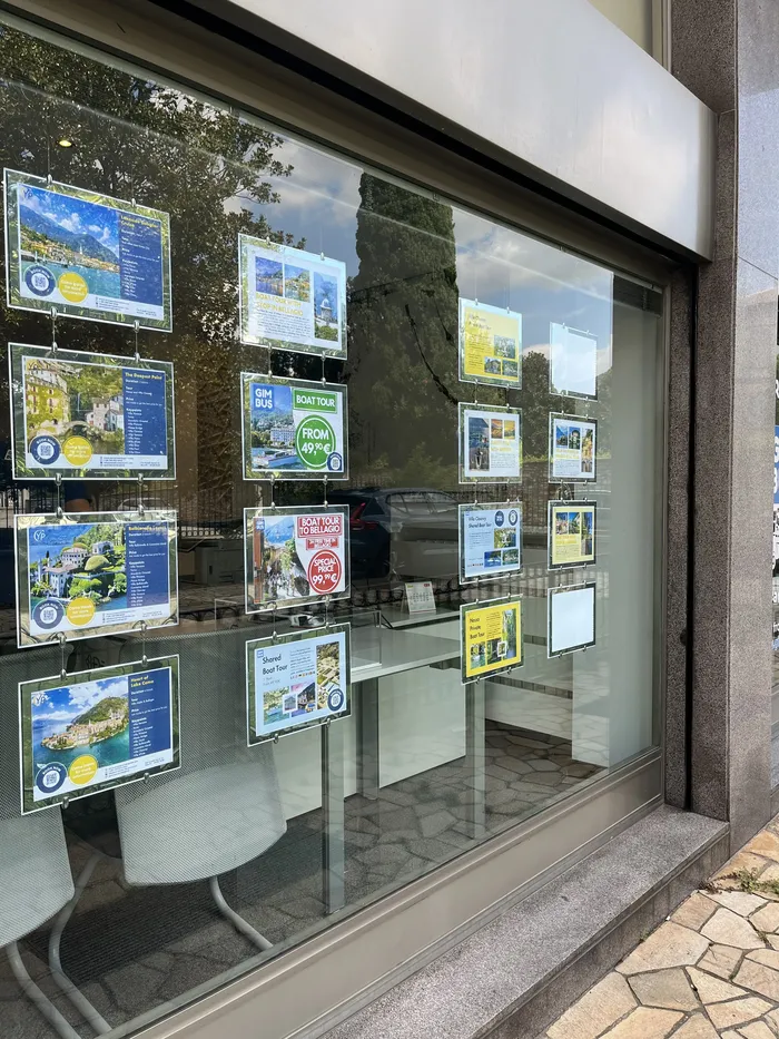 Ufficio per l’organizzazione e prenotazione di tour privati in barca sul lago in via Cairoli