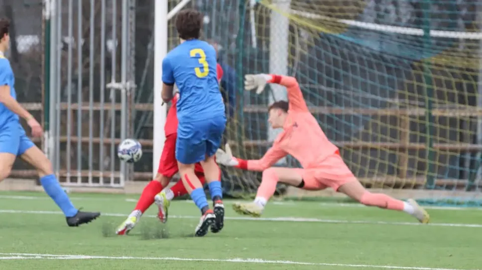 Un’immagine del derby dello scorso anno tra Castello e Cantù, che si ripeterà quest’anno