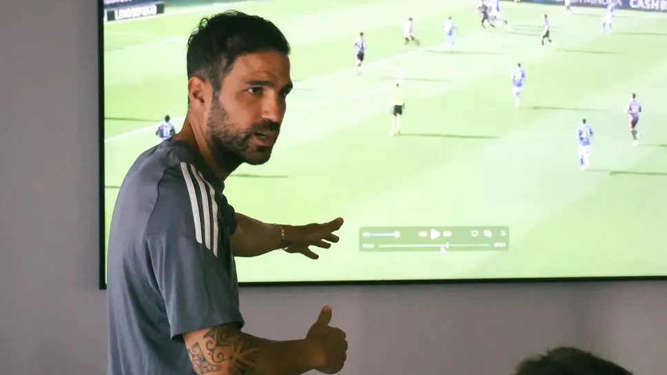 Cesc Fabregas alla lavagna Cesc Fabregas alla lavagna