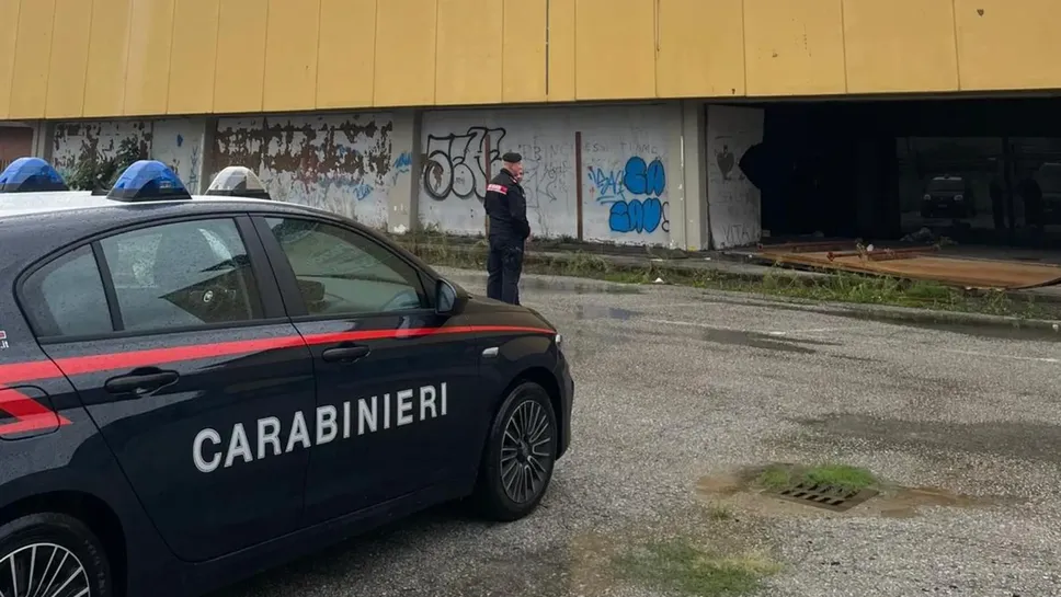 I carabinieri all’ex supermercato Pozzoli di Vighizzolo I carabinieri all’ex supermercato Pozzoli di Vighizzolo