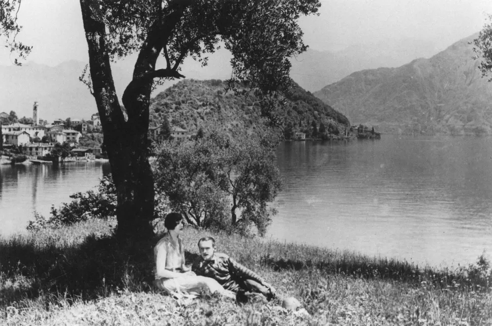Una scena del film di Hitchcock “The Pleasure Garden” girata all’Isola Comacina
