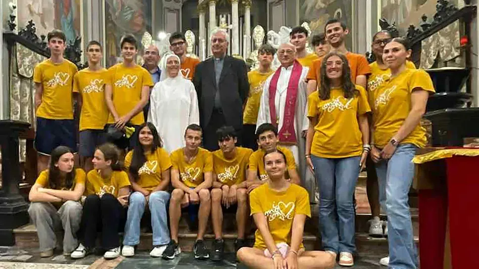 Un momento della celebrazione per salutare le suore che lasciano Civenna per sempre