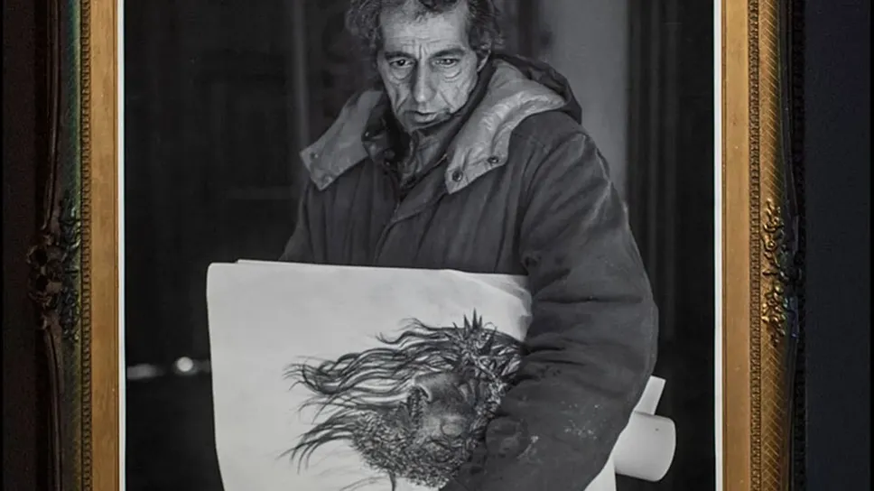 Mario Marangio con il quadro “Il Cristo del Mario”