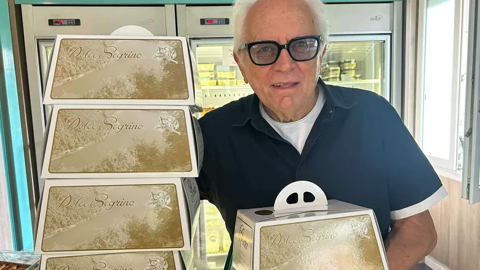 Michele Roda nella sua pasticceria di Longone con il “Dolce Segrino” destinato al presidente Usa (Bartesaghi) Michele Roda nella sua pasticceria di Longone con il “Dolce Segrino” destinato al presidente Usa (Bartesaghi)