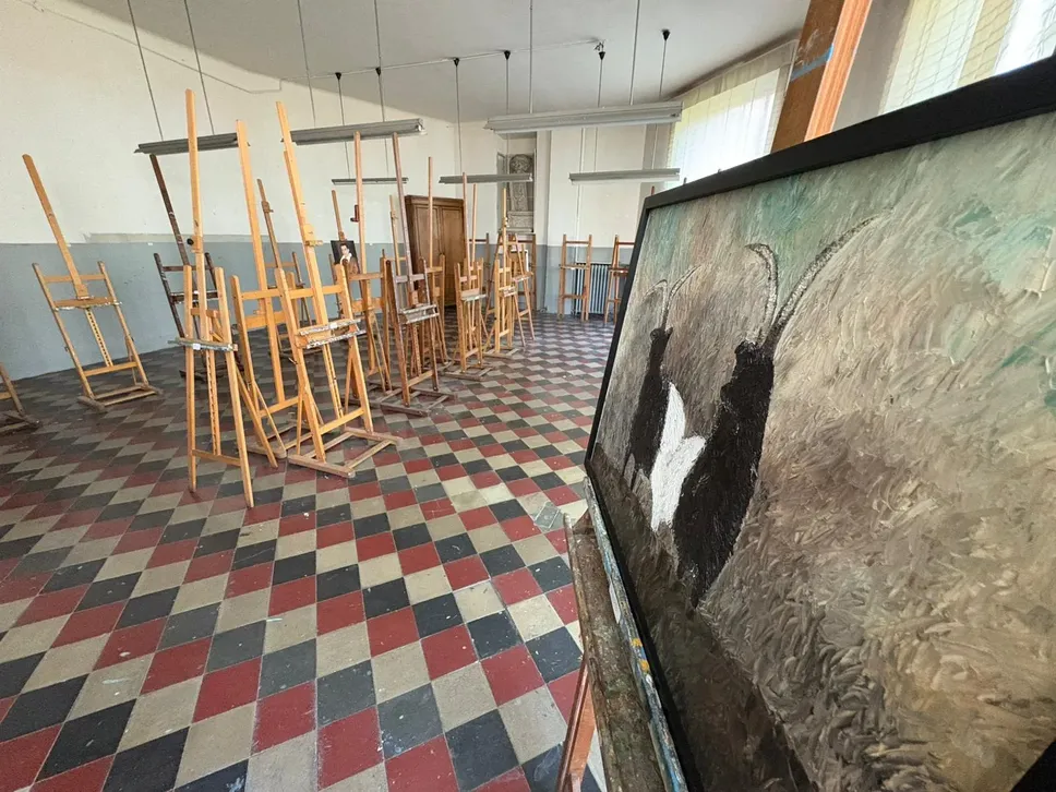 L’aula pittura dell’Associazione Carducci di viale Cavallotti L’aula pittura dell’Associazione Carducci di viale Cavallotti