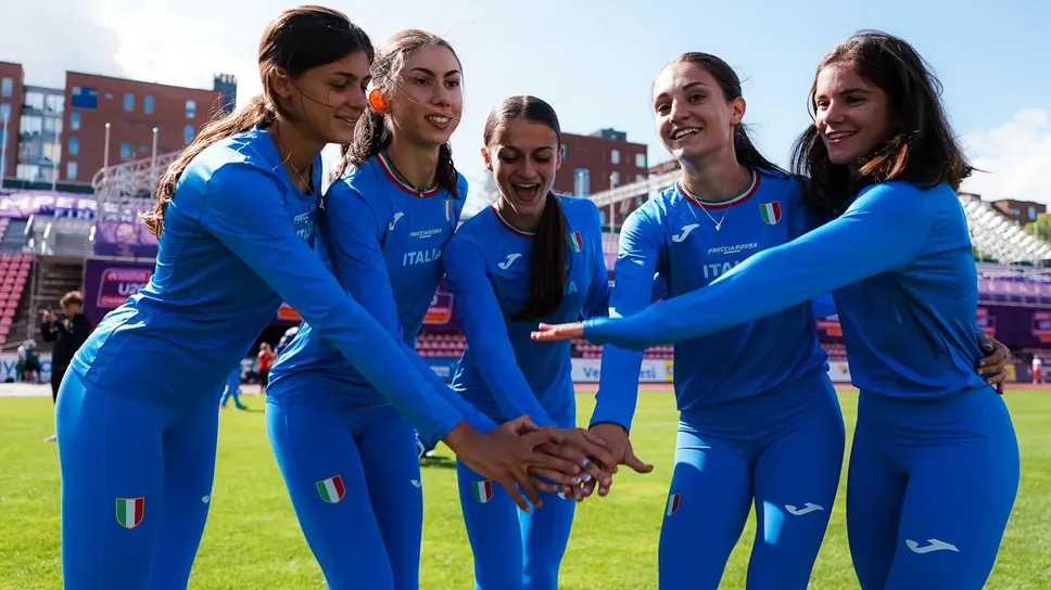 Francesca Meletto, prima a destra, e Alice Caglio seconda a destra con le staffettiste della 4x400 azzurra Francesca Meletto, prima a destra, e Alice Caglio seconda a destra con le staffettiste della 4x400 azzurra