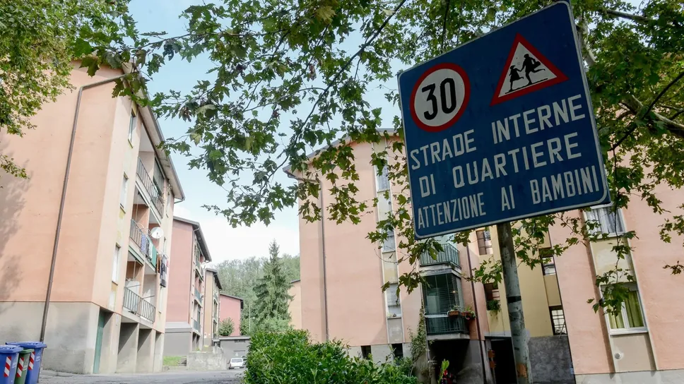 Le case popolari di via Spartaco : erano del Comune, ora sono gestite da Aler Le case popolari di via Spartaco : erano del Comune, ora sono gestite da Aler