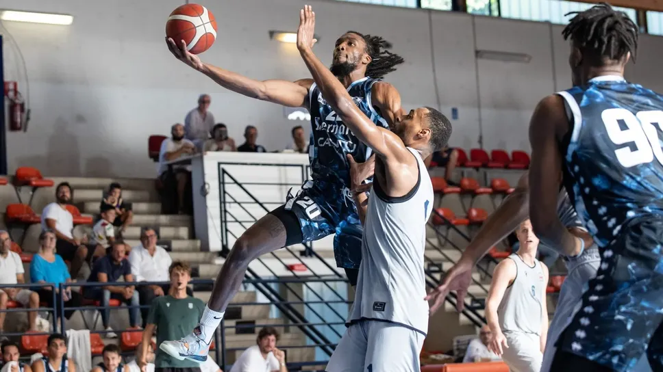 Xavier Sneed ha già dimostrato il valore nella prima uscita di Cantù Xavier Sneed ha già dimostrato il valore nella prima uscita di Cantù