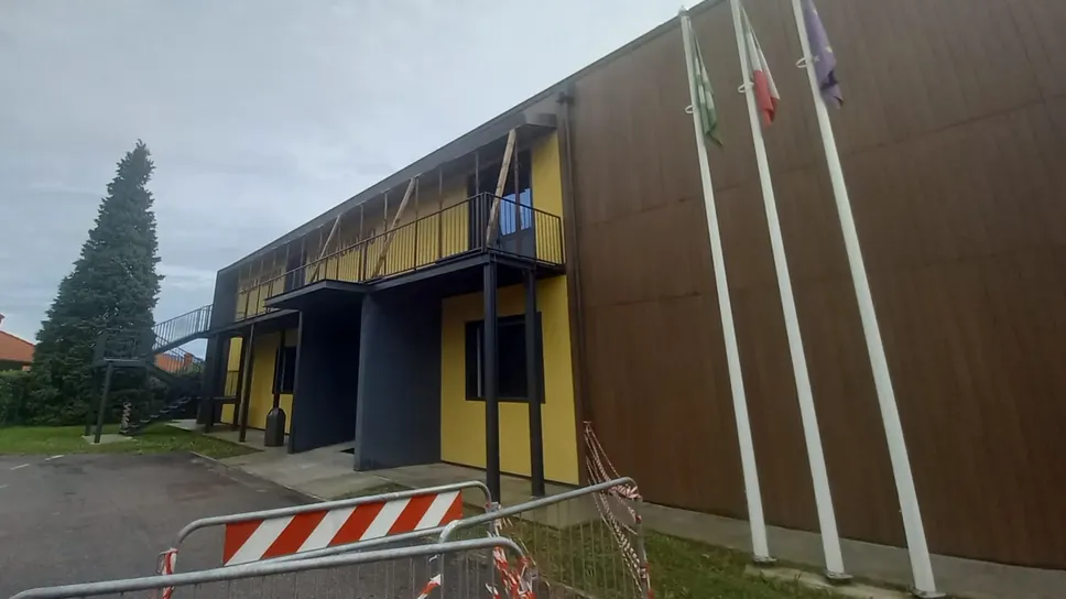 La scuola primaria di Caslino è stata oggetto di recente di un corposo intervento di ristrutturazione