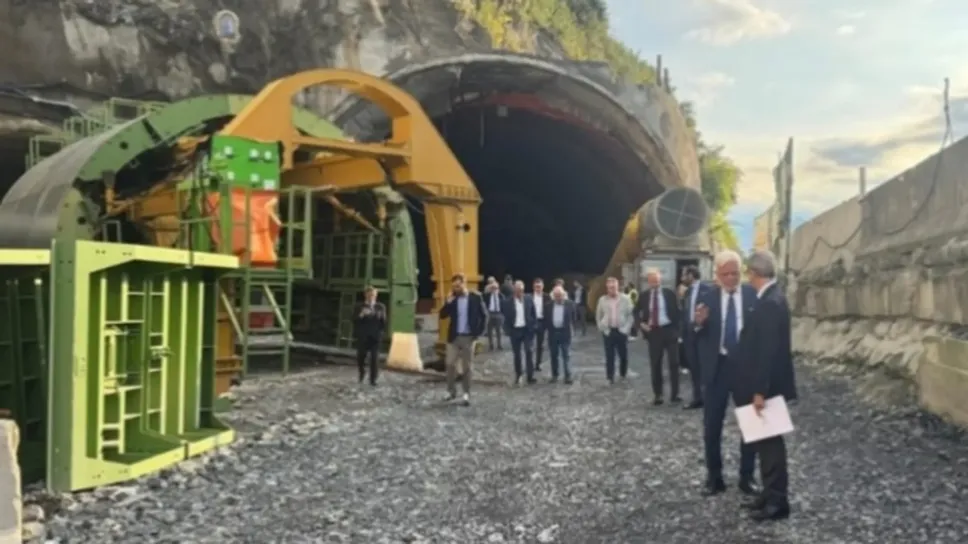 Il sopralluogo di sindaci e dirigenti Anas al cantiere della Variante Il sopralluogo di sindaci e dirigenti Anas al cantiere della Variante