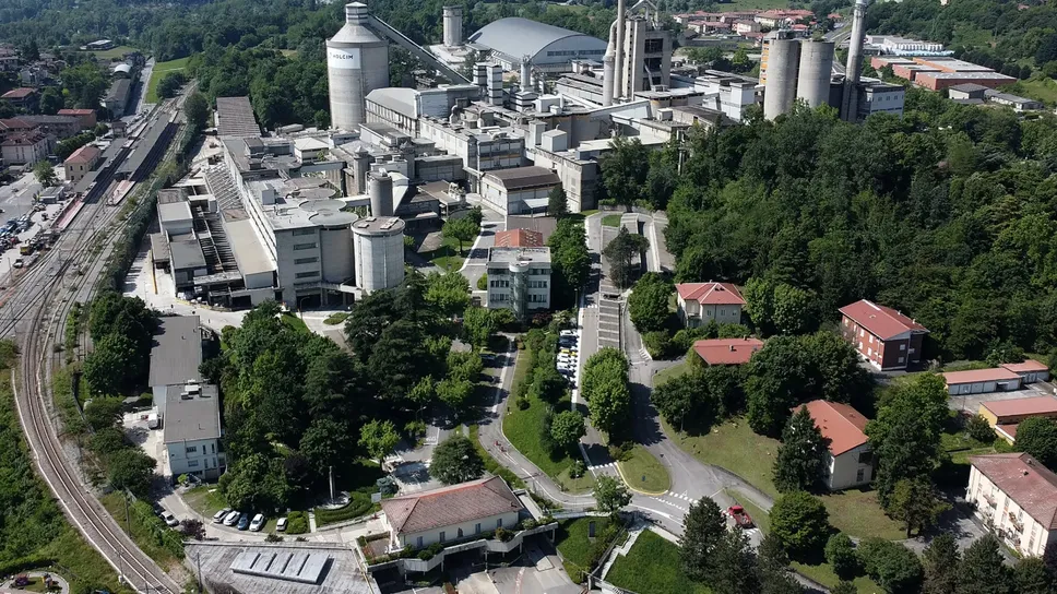 Il polo produttivo di Holcim in cui troverà spazio la sede dell’Its Il polo produttivo di Holcim in cui troverà spazio la sede dell’Its