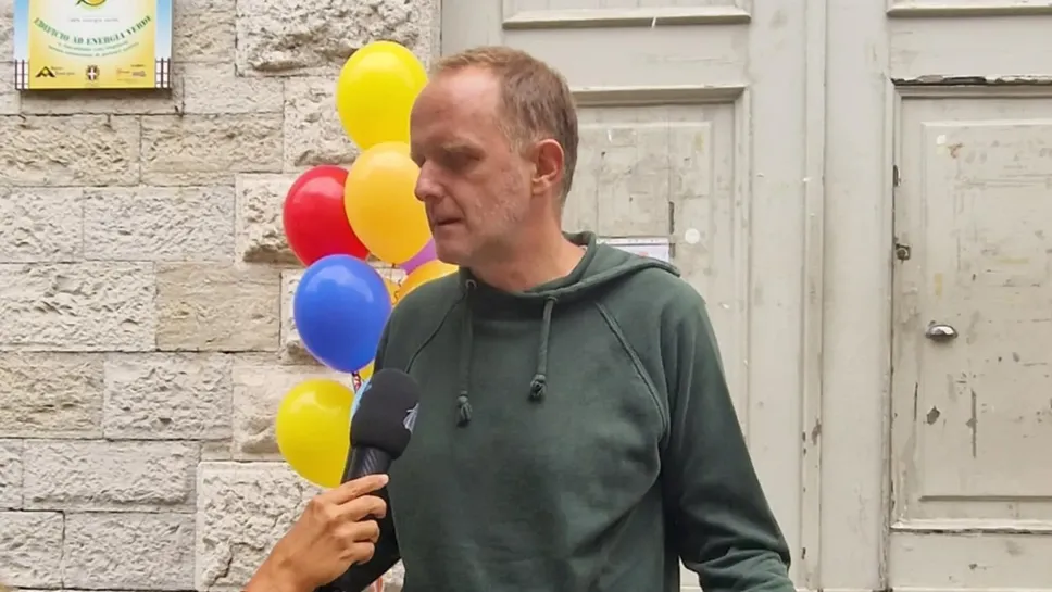 Il sindaco Alessandro Rapinese ieri mattina in via Perti Il sindaco Alessandro Rapinese ieri mattina in via Perti