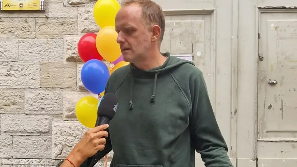 Il sindaco Alessandro Rapinese ieri mattina in via Perti