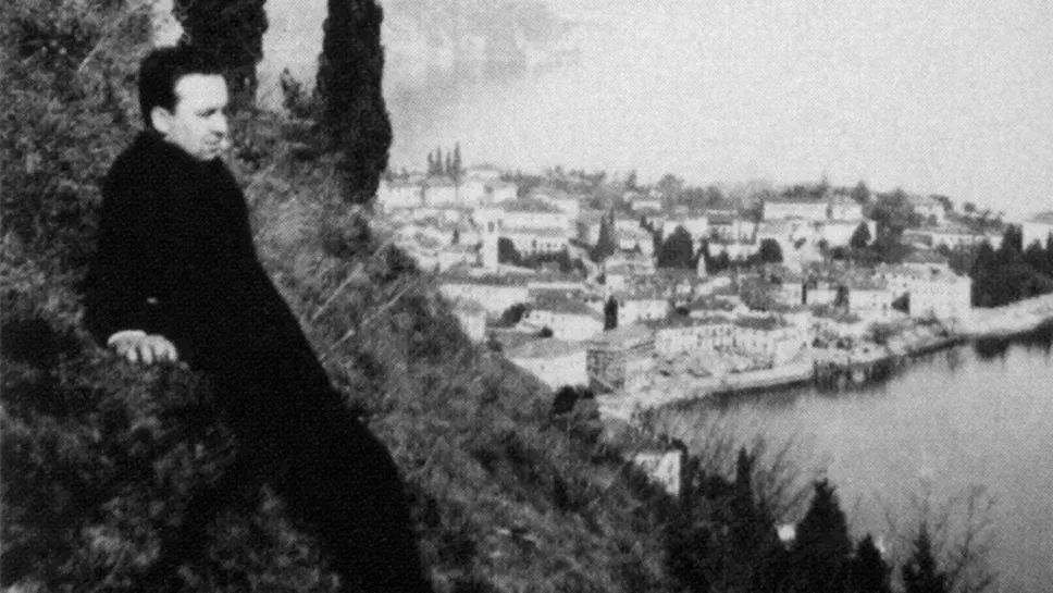 Alfred Hitchcock sul Lago di Como nel 1925 per girare “The Pleasure Garden” Alfred Hitchcock sul Lago di Como nel 1925 per girare “The Pleasure Garden”
