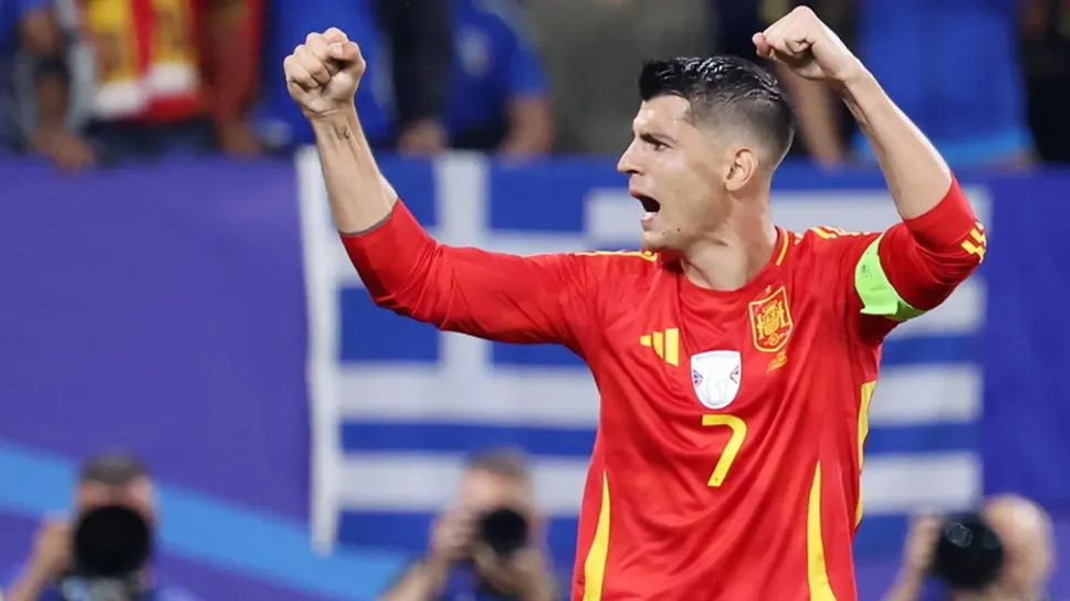 Alvaro Morata con la maglia della Nazionale Alvaro Morata con la maglia della Nazionale