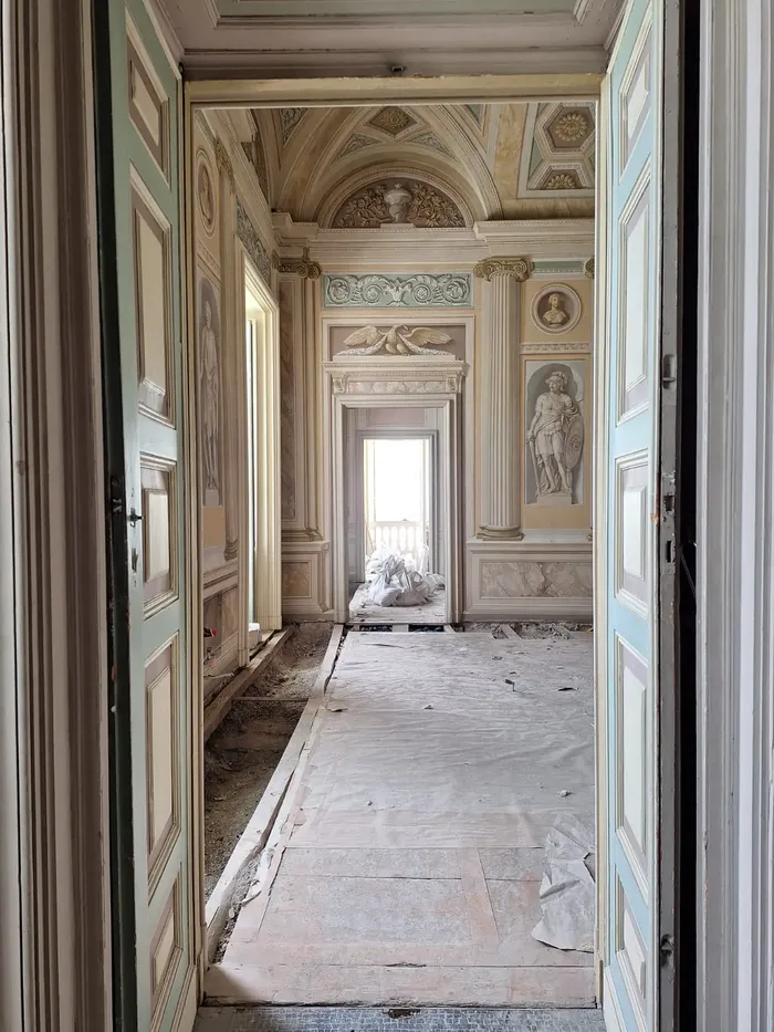 Alcune parti della villa sottoposte a restauro