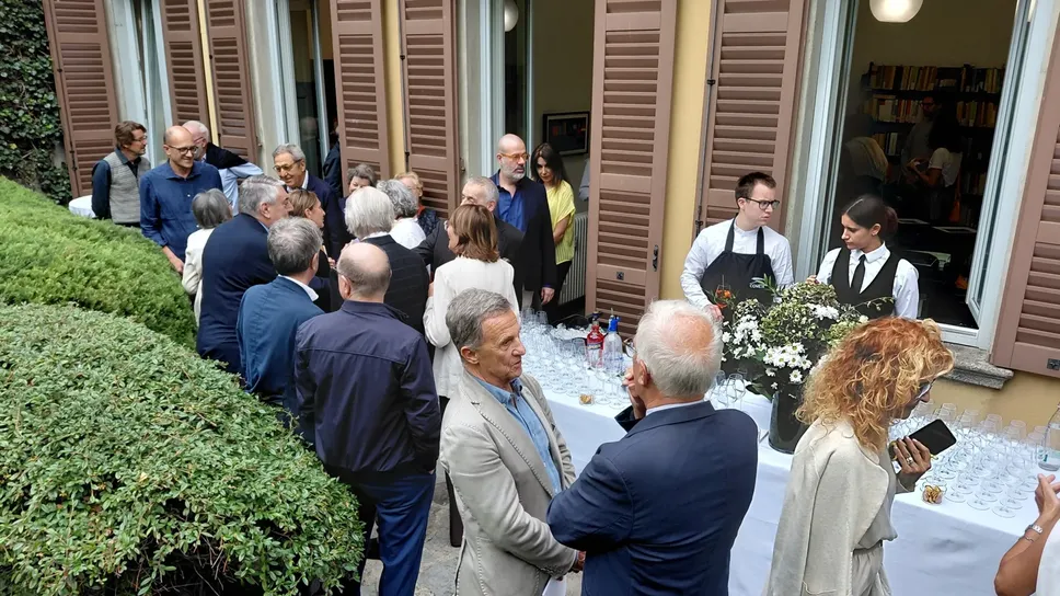Un momento della presentazione organizzata ieri in via Volta Un momento della presentazione organizzata ieri in via Volta