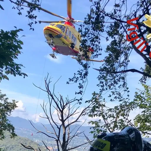 Brunate, scivola dal sentiero e cade per 40 metri: salvo - Cronaca, Brunate