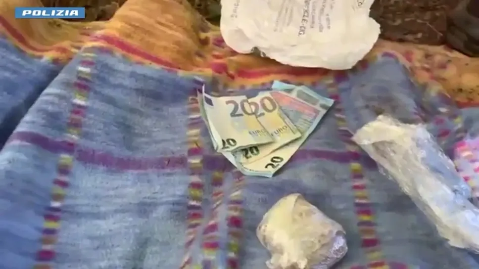 Sequestrati hashish, cocaina e contanti