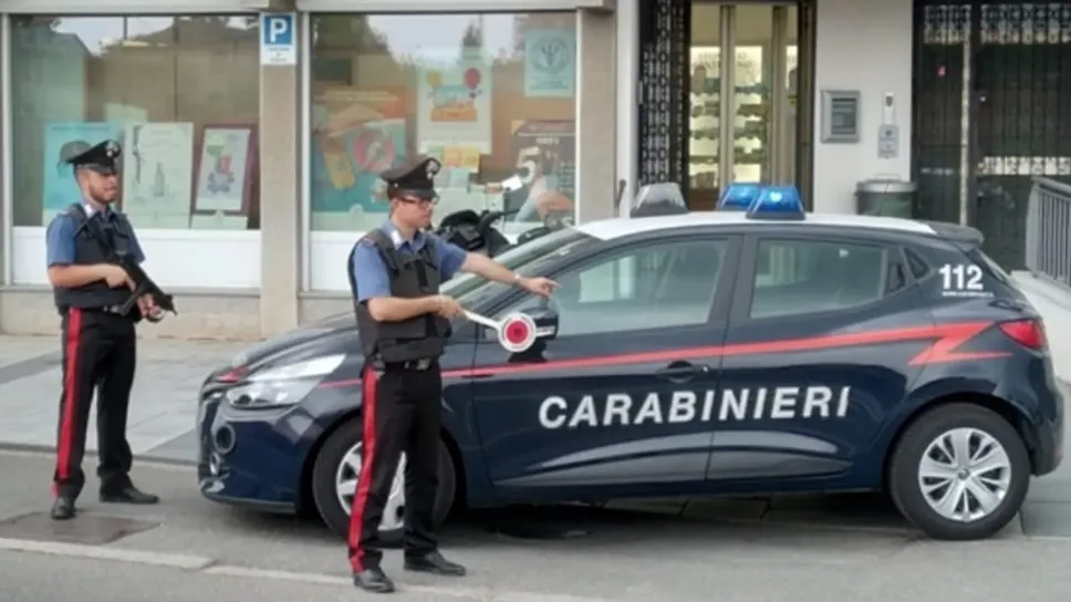 L’indagine è condotta dai carabinieri della Tenenza di Mariano Comense