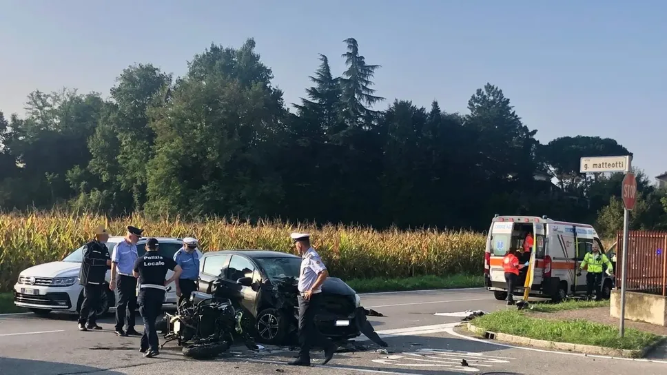 I rilievi della Polizia locale e i soccorsi a Luisago
